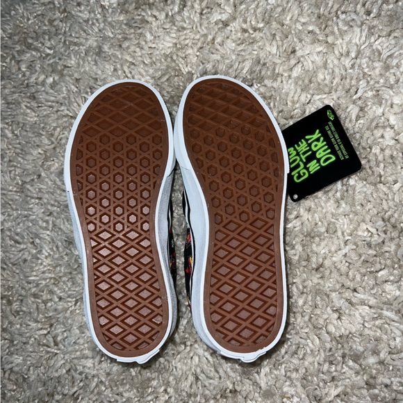 NWT Vans Kids Classic Slip-On Glow Butterfly Skull Sneakers 11.5K - Picture 7 of 7